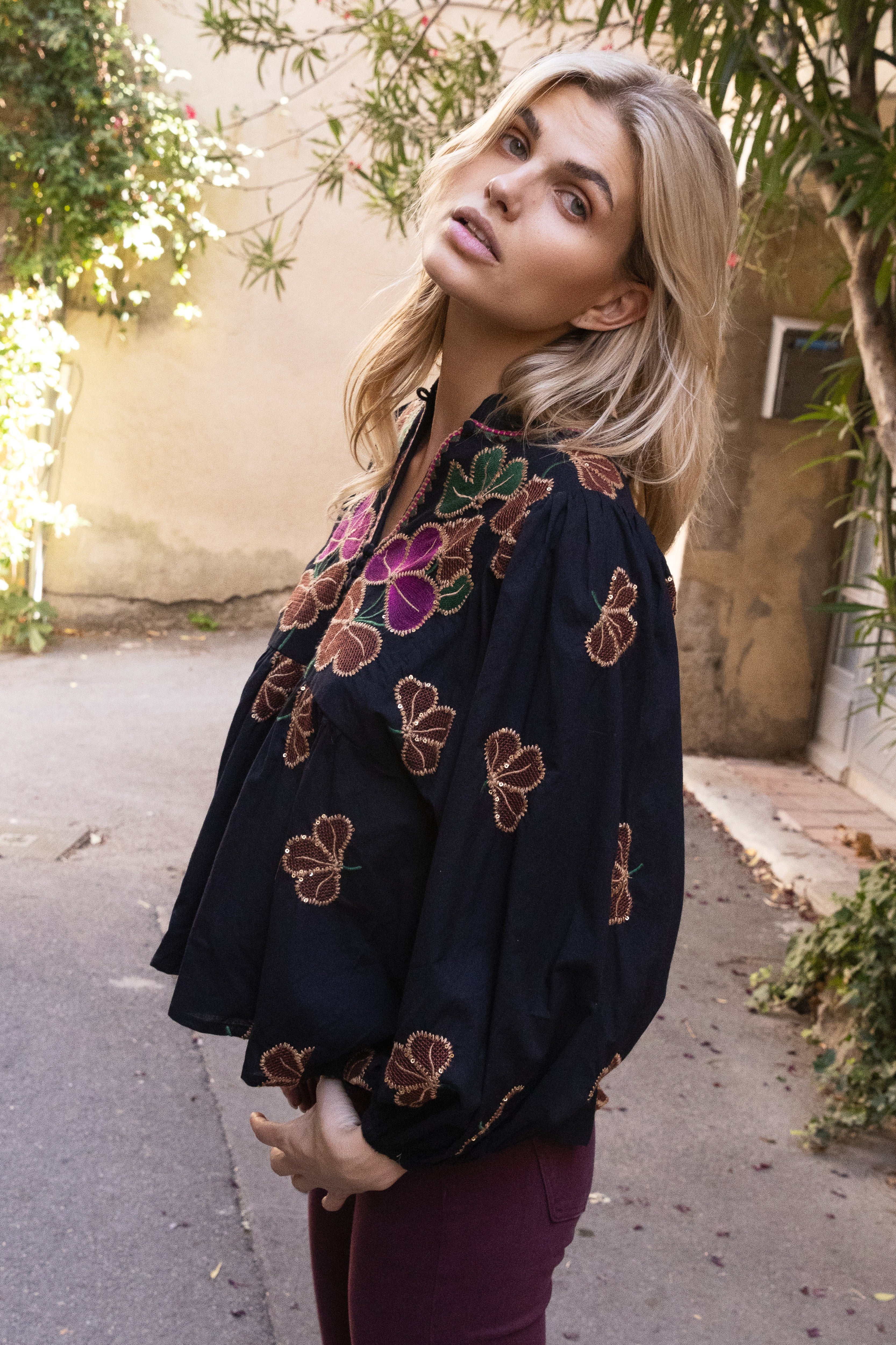 Mandarin Balloon Top- Almay Black - Image 4